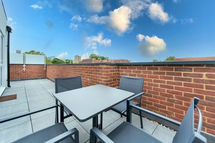 2 Bedroom Flat To Rent In Crawford Avenue, Wembley, HA0