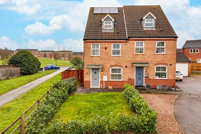 3 Bedroom Property For Sale In Siskin Close, Oakley Vale, NN18