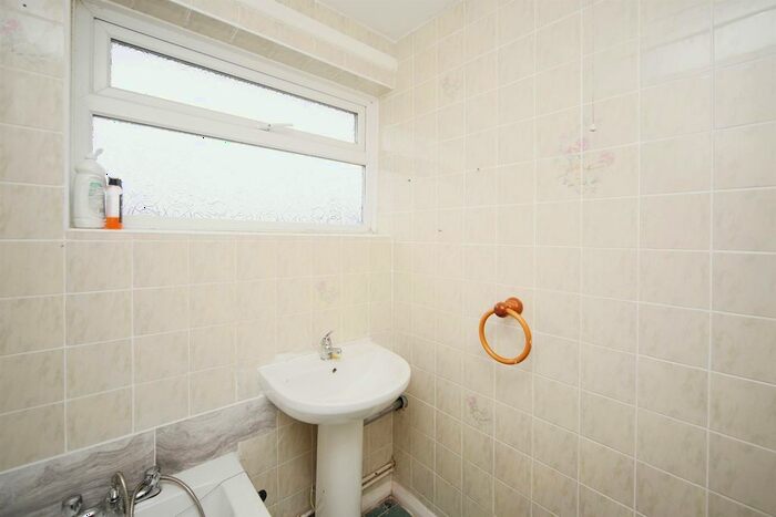3 Bedroom End Of Terrace House For Sale In Highwood Avenue, Solihull, B92