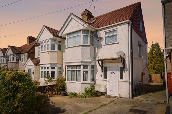 2 Bedroom Flat For Sale In Weald Lane, Harrow, HA3