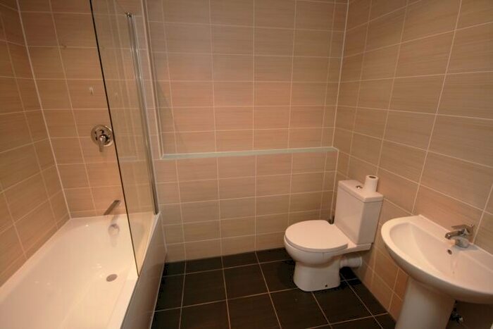 2 Bedroom Apartment To Rent In The Mews, Advent Way Manchester, M4