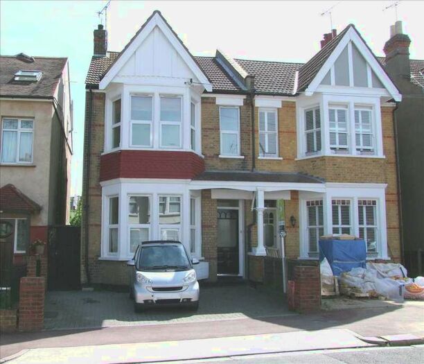 2 Bedroom Apartment To Rent In Leigh On Sea, SS9