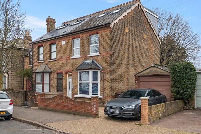 Studio To Rent In Tachbrook Road, Feltham, TW14