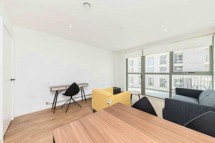 2 Bedroom Flat To Rent In Green Street, London, NW10