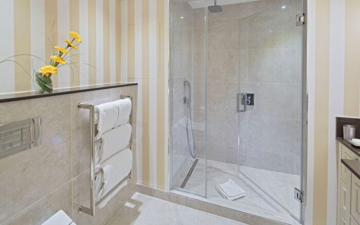 3 Bedroom Flat To Rent In Cheval Thorney Court, Kensington, London, W8