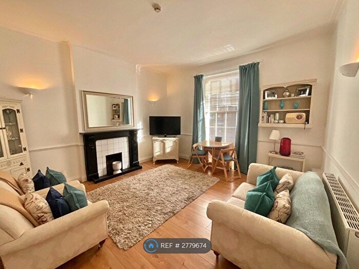 1 Bedroom Flat To Rent In Royal York Crescent, Bristol, BS8