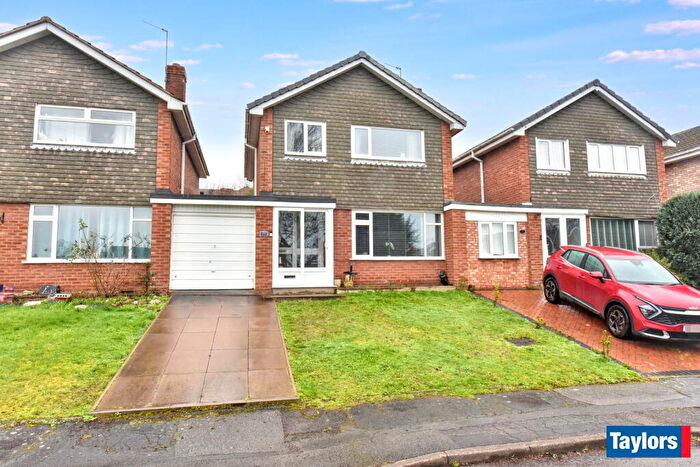 3 Bedroom Link Detached House For Sale In Kingswinford, Lowe Drive, DY6