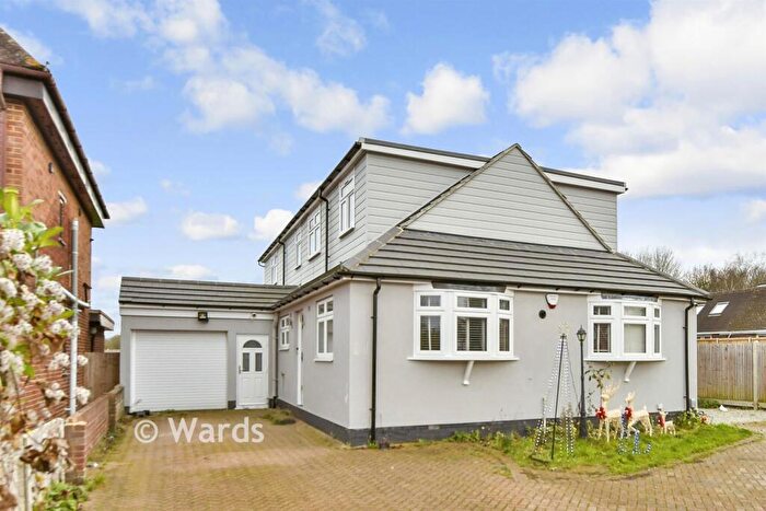 5 Bedroom Chalet For Sale In Wigmore Road, Wigmore, Gillingham, Kent, ME8