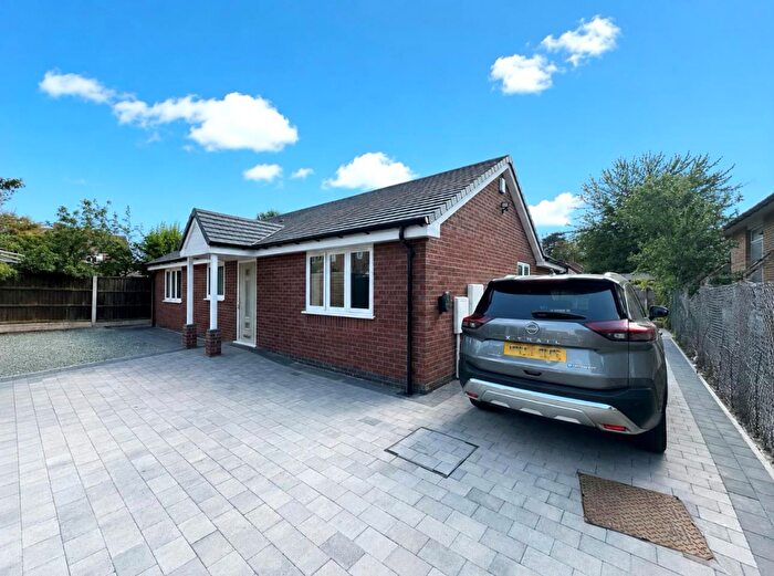 2 Bedroom Detached Bungalow To Rent In Cross Street, Kingswinford, DY6