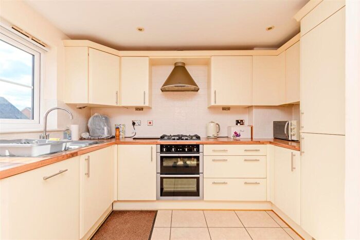 3 Bedroom Town House For Sale In St. Anne's Drive North, Redhill, Surrey, RH1