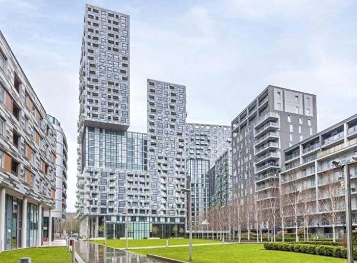 2 Bedroom Flat To Rent In Lincoln Plaza, Talisman Tower, Milharbour, Isle Of Dogs, London, E14