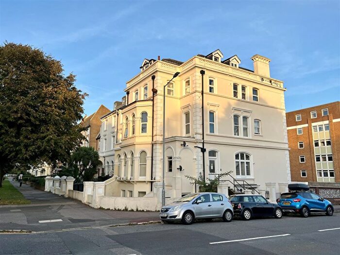 2 Bedroom Flat To Rent In The Avenue, Eastbourne, BN21