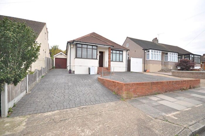 4 Bedroom Detached House To Rent In Bridge Avenue, Upminster, RM14