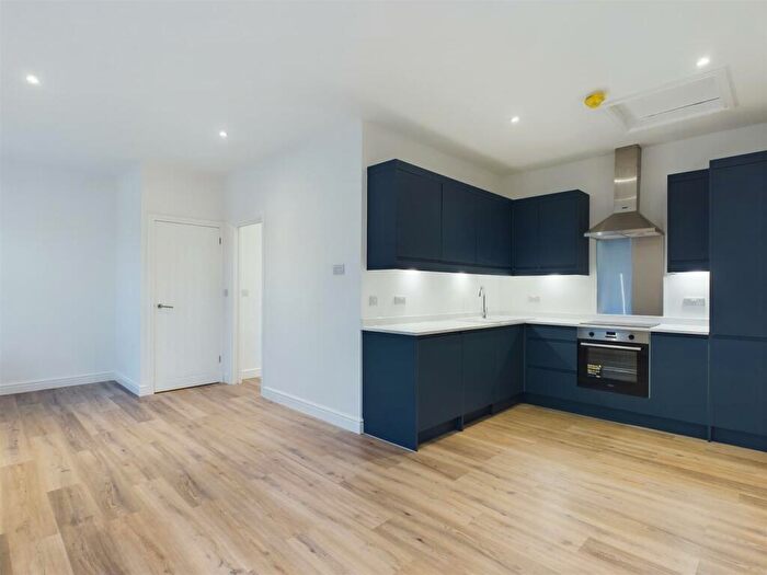 2 Bedroom Flat To Rent In High Street, Thornbury, Bristol, BS35