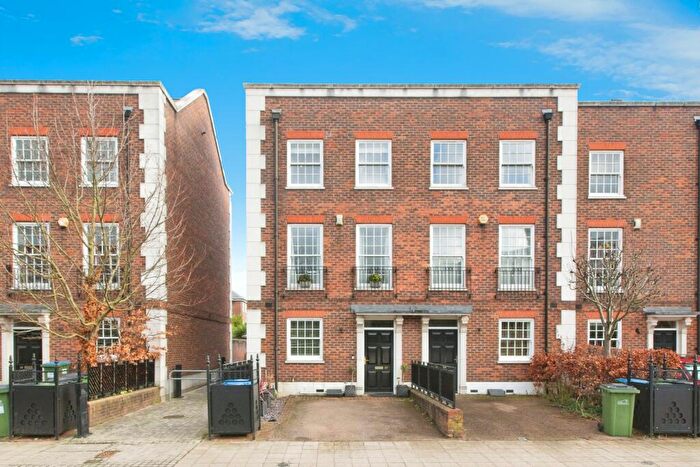 4 Bedroom End Of Terrace House For Sale In Hastings Street, London, SE18