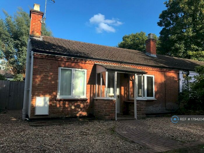 2 Bedroom Semi-Detached House To Rent In Chestnut Lane, Weybridge, KT13