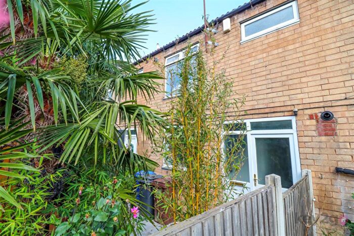 3 Bedroom Terraced House For Sale In Shortbrook Close, Westfield, Sheffield, S20