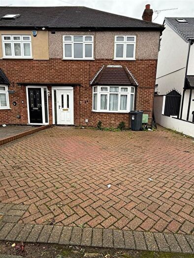 3 Bedroom Property To Rent In Chalgrove Crescent, Ilford, IG5