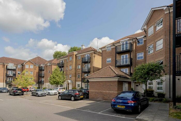 1 Bedroom Flat To Rent In Coppetts Road, London, N10