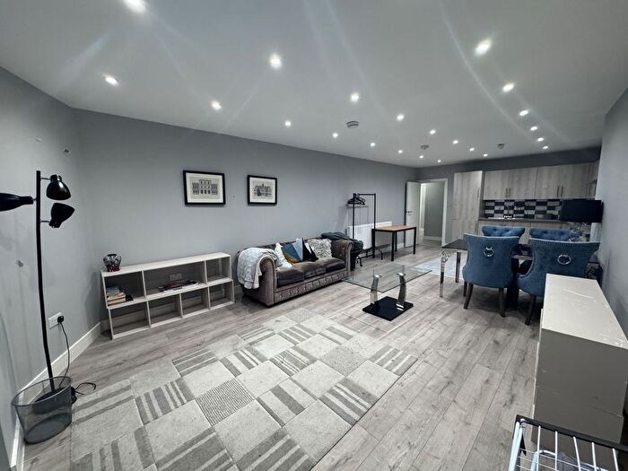 2 Bedroom Flat To Rent In Peerless Street, London, EC1V