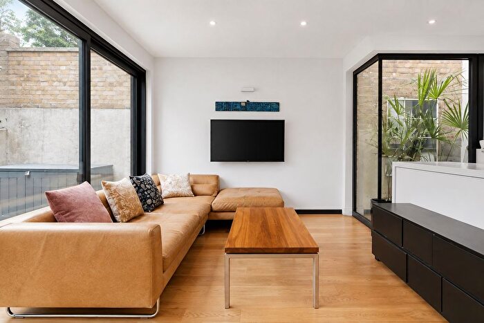 4 Bedroom Maisonette For Sale In Rucklidge Avenue, London, NW10
