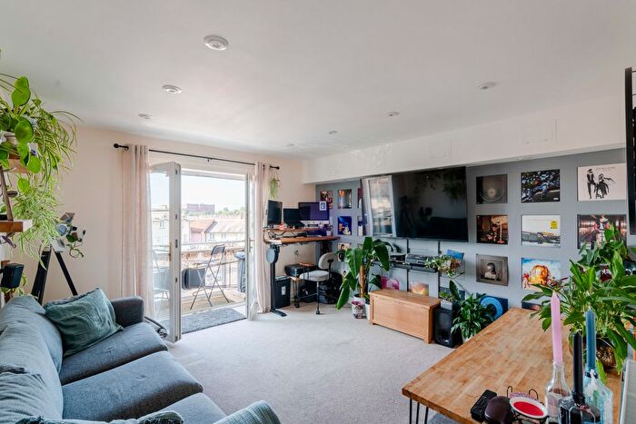 2 Bedroom Flat For Sale In Pooles Wharf, Hotwell Road, Bristol, BS8