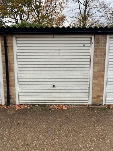 Garage / Parking To Rent In High Street, Potters Bar, EN6