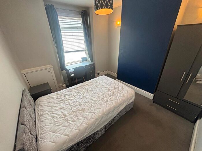 1 Bedroom Private Hall To Rent In One Room In Student House Swan Road, Gloucester, GL1