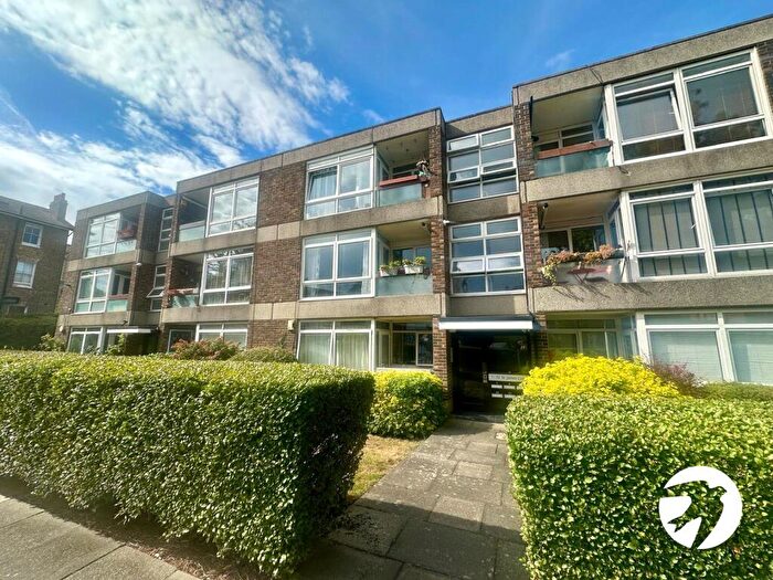 2 Bedroom Maisonette For Sale In Wricklemarsh Road, London, SE3