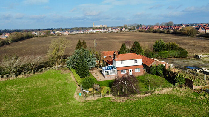 3 Bedroom Detached House For Sale In Long Lane, Beverley, HU17