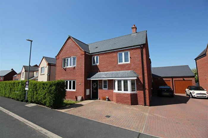 5 Bedroom Detached House For Sale In Buttercup Close, Raunds, NN9
