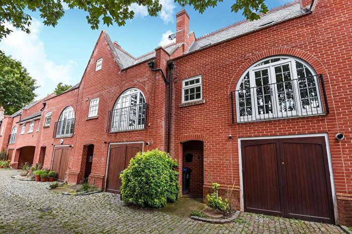 2 Bedroom Flat To Rent In Electric Parade, Surbiton, KT6