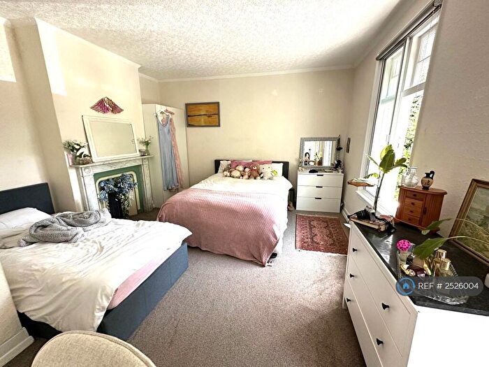 5 Bedroom Semi-Detached House To Rent In Bromley Common, Bromley, BR2