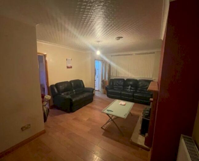 3 Bedroom Semi-Detached House To Rent In Cotterills Lane, Birmingham, B8