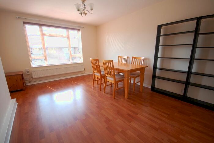 2 Bedroom Flat To Rent In Devonshire Road, Chiswick, W4