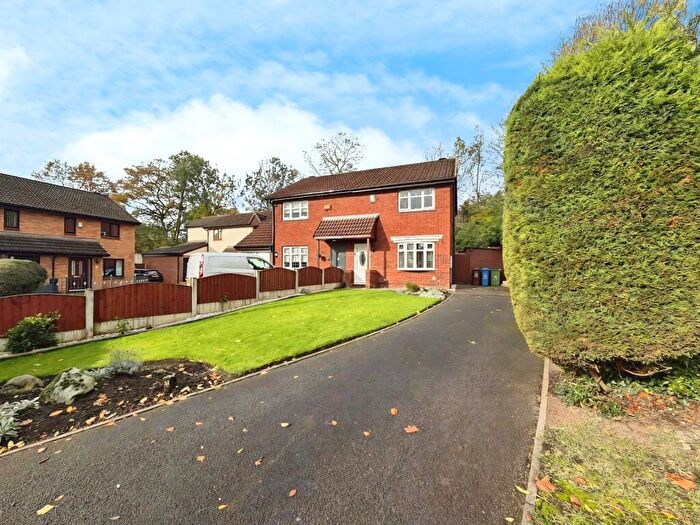 3 Bedroom Semi Detached House For Sale In Deepdale Close, Stockport, Greater Manchester, SK5