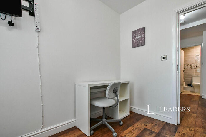 2 Bedroom Apartment To Rent In Wilmslow Road, Manchester, M14