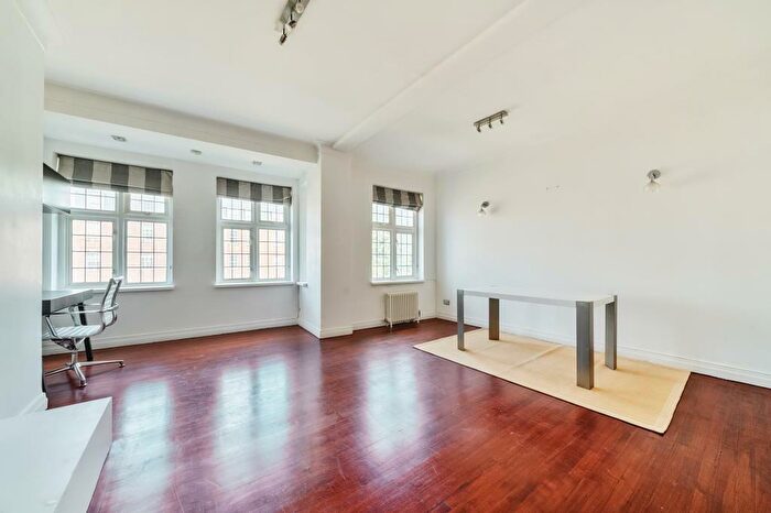 2 Bedroom Apartment To Rent In Wellington Court, St Johns Wood, NW8