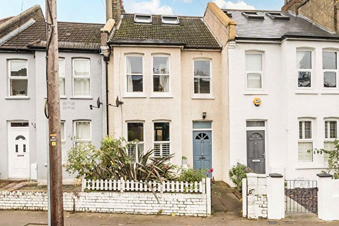 3 Bedroom Property To Rent In Alston Road, London, SW17