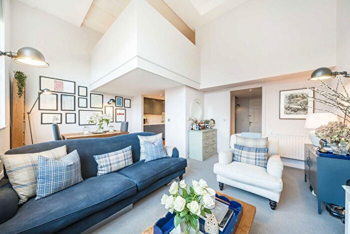 1 Bedroom Flat For Sale In Garratt Lane, Earlsfield, SW18