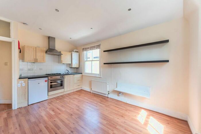 1 Bedroom Flat To Rent In Ormiston Grove, Shepherd's Bush, London, W12