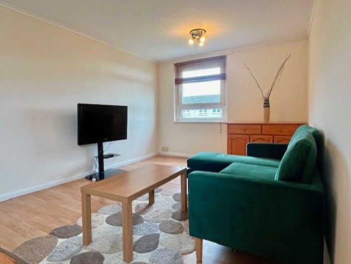 2 Bedroom Flat To Rent In Cornhill Gardens, Aberdeen, AB16