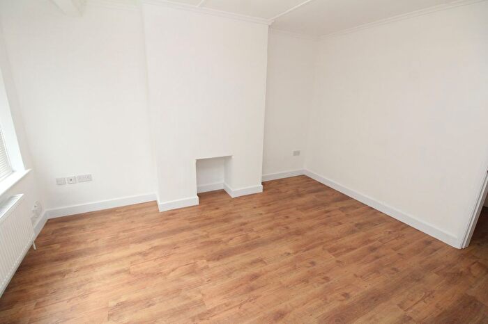 5 Bedroom Semi Detached House To Rent In Radnor Avenue, Welling, DA16