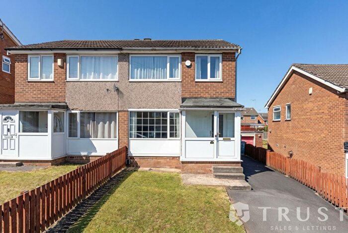 3 Bedroom Semi Detached House For Sale In Quaker Lane, Cleckheaton, BD19