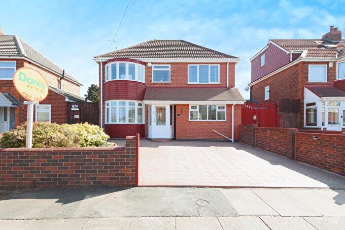 4 Bedroom Detached House For Sale In Woodcock Lane North, Birmingham, B27