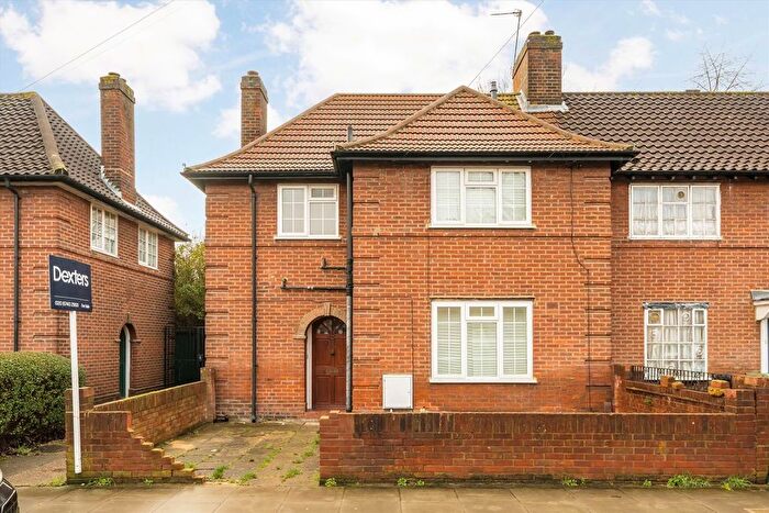 3 Bedroom Semi Detached House For Sale In Yew Tree Road, Shepherds Bush, W12