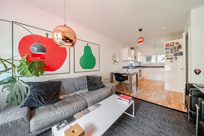 1 Bedroom Flat For Sale In Coopers Road, London, SE1