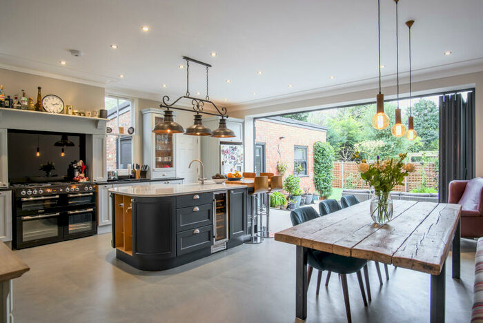 6 Bedroom Semi-Detached House To Rent In Fordwych Road, NW2