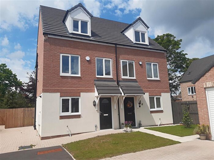 3 Bedroom Semi-Detached House To Rent In Bryndale Close, Bircotes, Doncaster, DN11