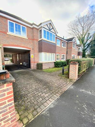 1 Bedroom Flat To Rent In Ferndale Road, Ashford, Surrey, TW15